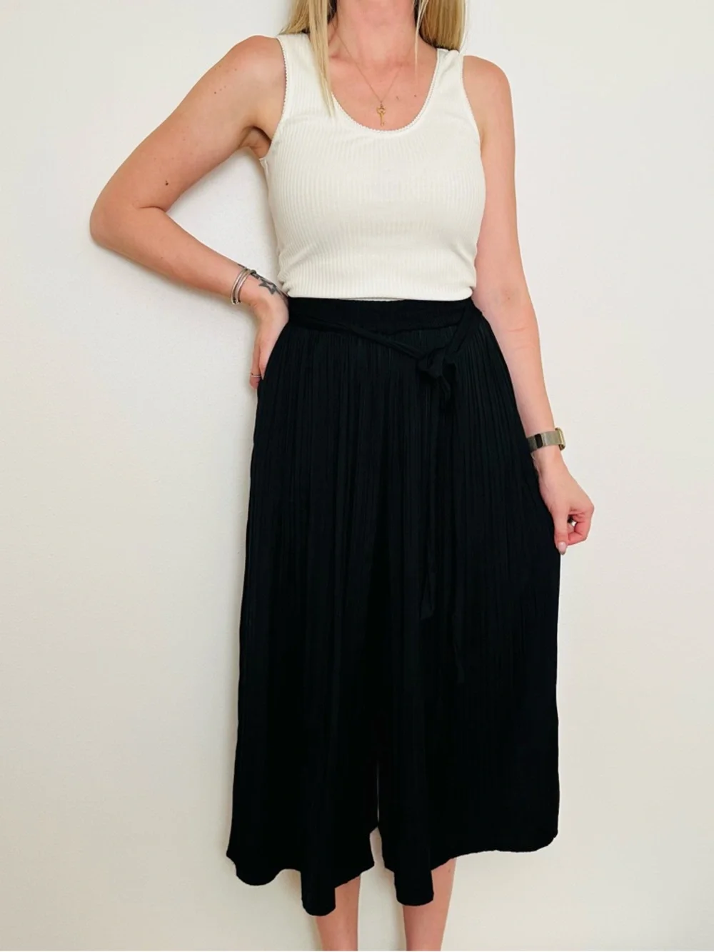 Zara Black Pleated High Waisted Culottes Wide Leg Pants Belted Size XS